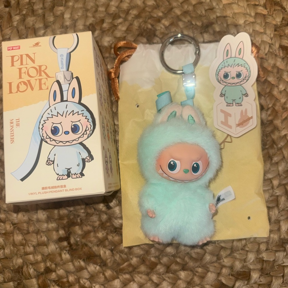 POP MART “i” Pin For Love - Picture 2 of 7